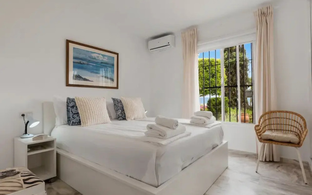 Amazing Pool and Garden Apartment by Costarentals - Ref 253