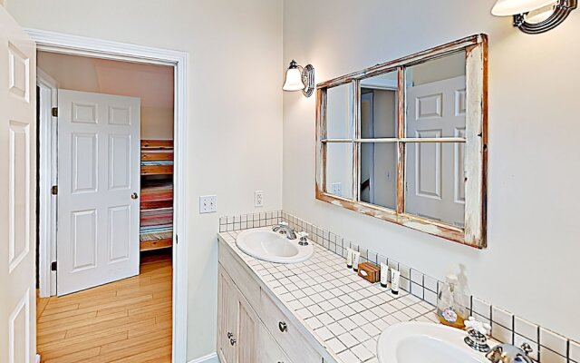 Oceanview Buzzards Bay Getaway by RedAwning