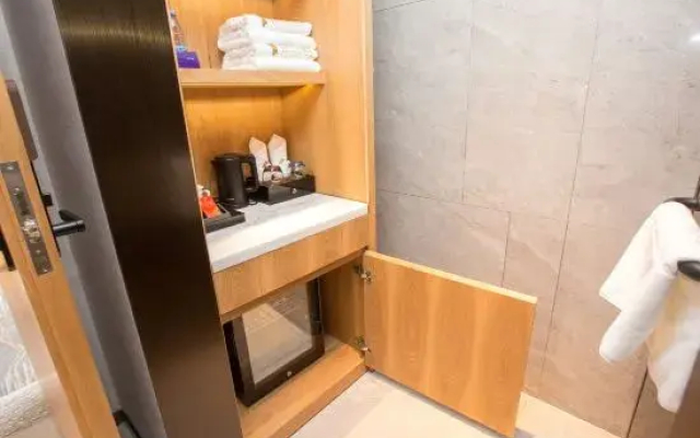 Hejun Yihao Hotel