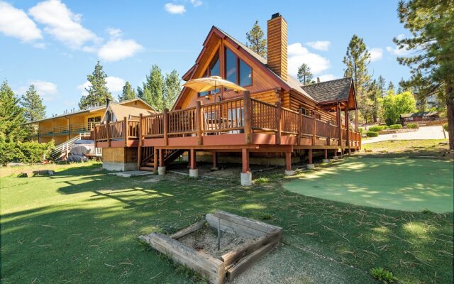 3 Cubs Lakefront Cabin