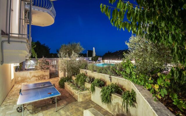 Amazing Home in Linardici With Wifi and 6 Bedrooms