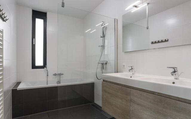 Modern Holiday Home in Kamperland With Garden