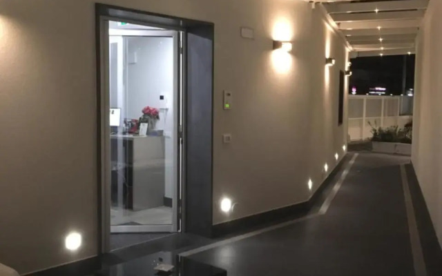8room Hotel