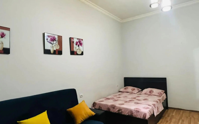 Apartment on Bagratuniats Street