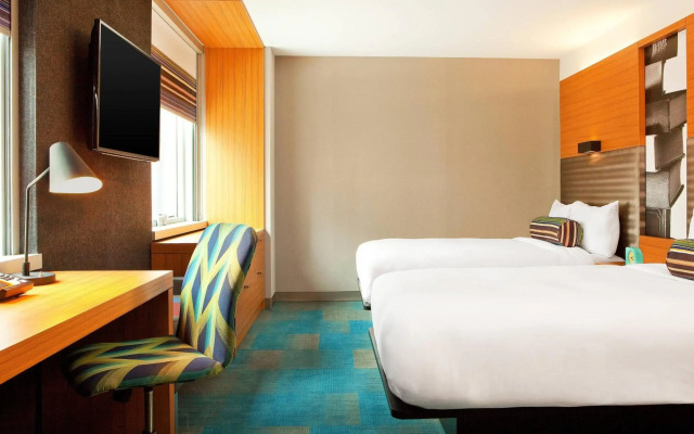 Aloft Chicago Downtown River North