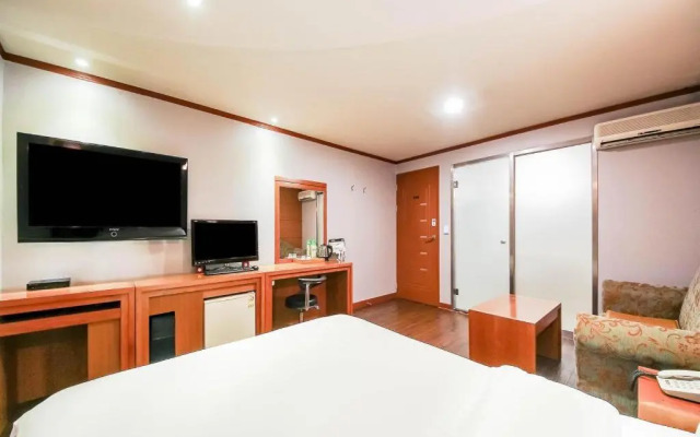 Nest Major Hotel