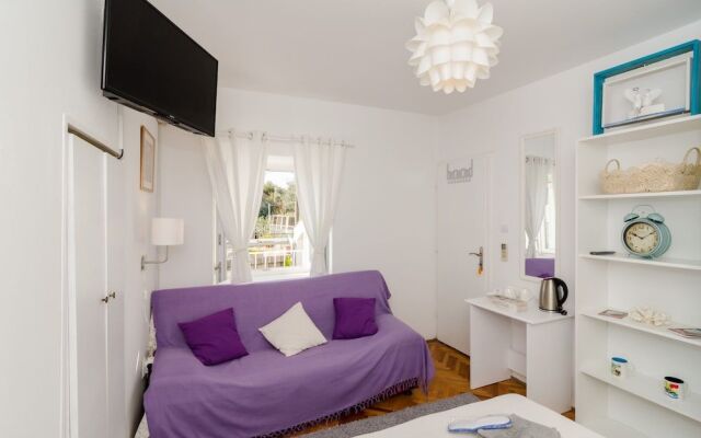 White Wave Guest House