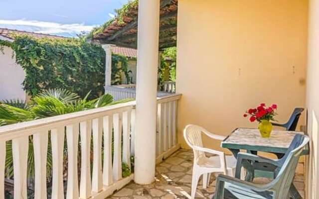 Comfort Pool Apartments