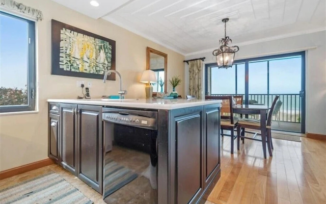 Sea Oats 111 2 Bedroom Condo by RedAwning