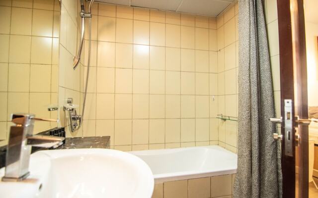 Lux BnB I X1 Tower I Golf Course & Sea Views