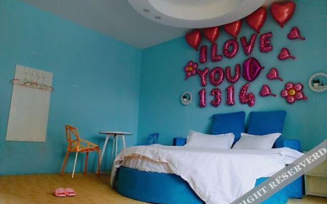 We+ Boutique Theme Hotel (Lingchuan University of Electronic Science and Technology Huajiang Campus)