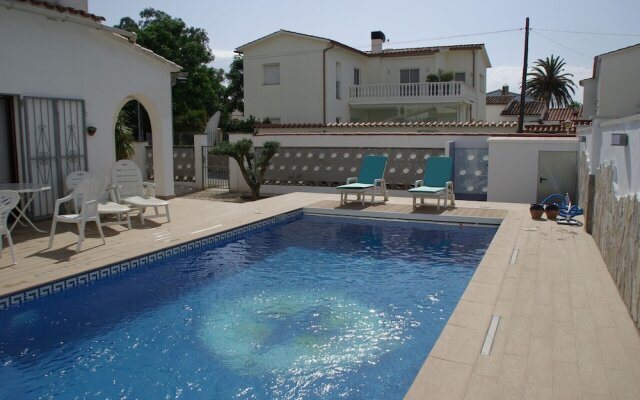 370-casa Grande con Piscina Privada y Jardín