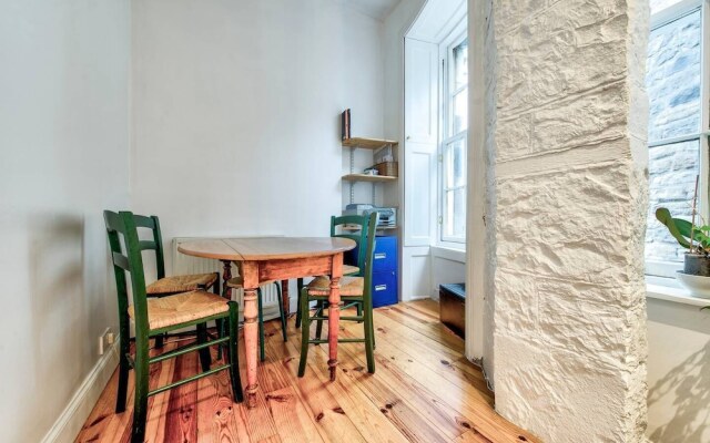 Heart of the City: St Andrew Square 2bed/2bath Apt