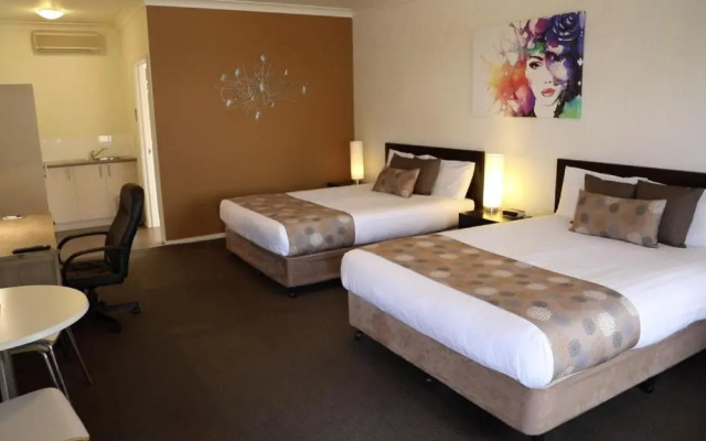 Blazing Stump Motel & Suites