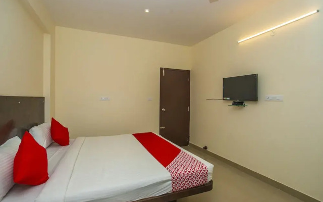 OYO 19524 Maruthi Home Stays 2
