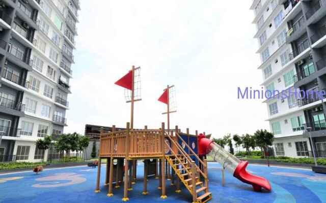 Minions Homestay_Near KLIA_WIFI + TV Box