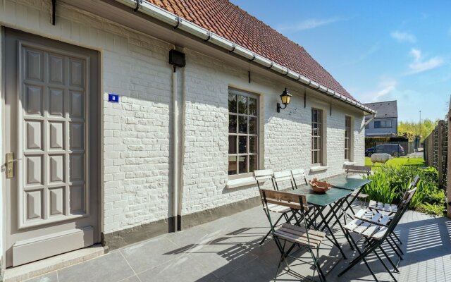 Beautiful Farmhouse in Beveren-aan-den-ijzer With Terrace