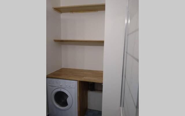 4 min walk to Metro, 60m², renovated, La Défense
