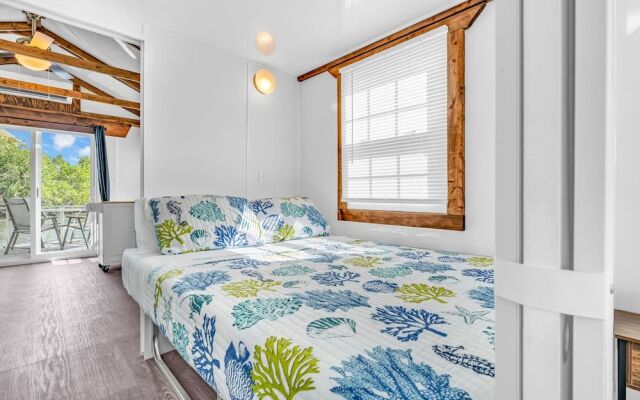 Aqua Lodge Rentals At Coconut Cay