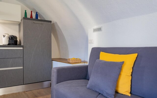 Pozzo Vertical Apartment With Garden and Parking