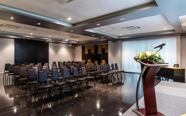 Cresco Hotel Buriram