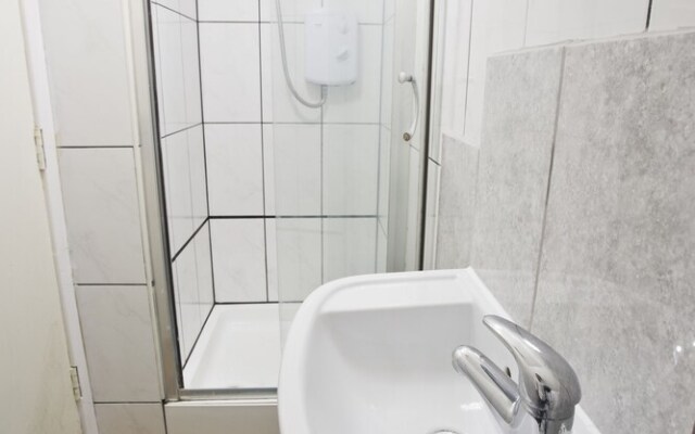 Short Stay Bristol - Church Apartment