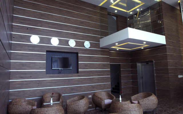Elegant Hotel Pyi Thar Yar