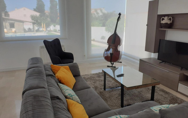 Casa rural con piscina Viña de Millan