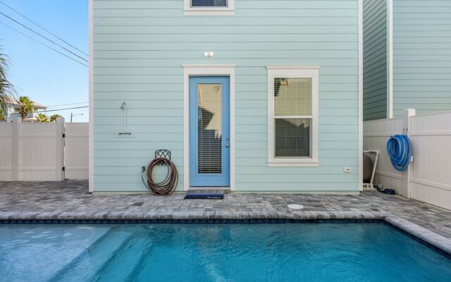 Spectacular 3br 4ba w/ Private Pool, 2 Min Walk to Beach - Sleeps 15!