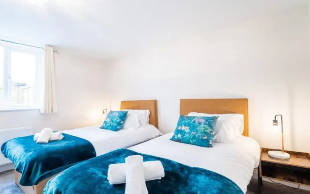 South Quay Apartment - 2 Bedrooms - 2 Bathrooms