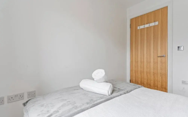3-bed Elegant House Near Museums, Bullring & Parks