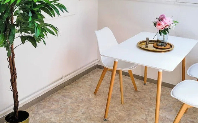 DG Rechts 40m 2-Zimmer Wohnung