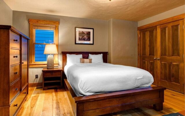 Upper Woodside Luxury 3 Bedroom Home