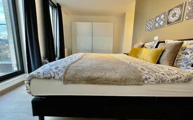 One Lux Stay near Diamond District