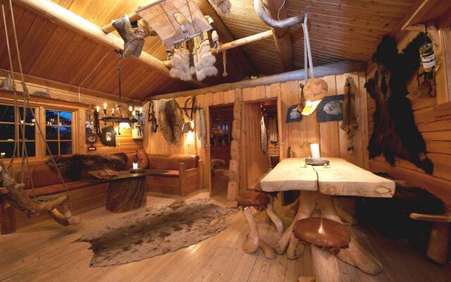 Engholm Husky Design Lodge