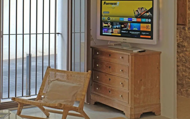 Luxe 8P dorpshuis centrum l'Escala 50m van strand