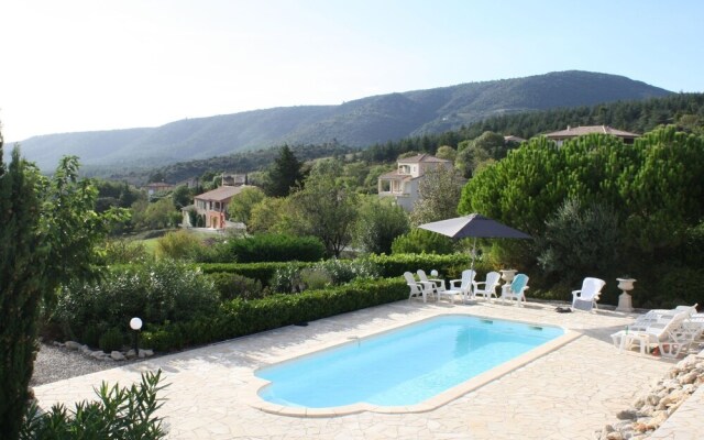 Luxurious Villa in Camplong With Jacuzzi