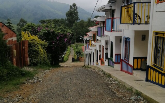 Café de Colores con balcon