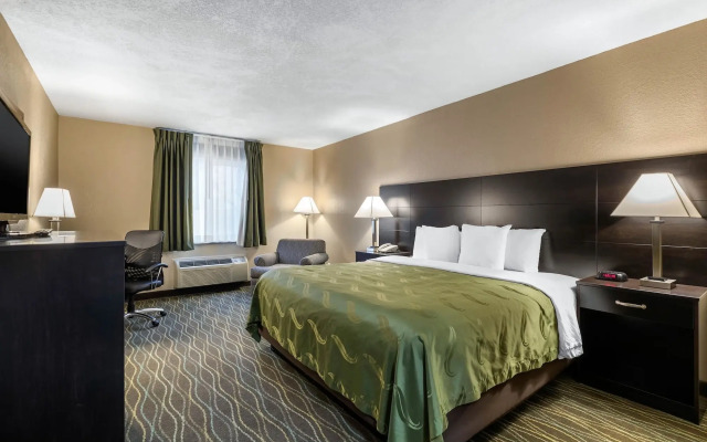 Quality Inn & Suites Des Moines - Merle Hay Road