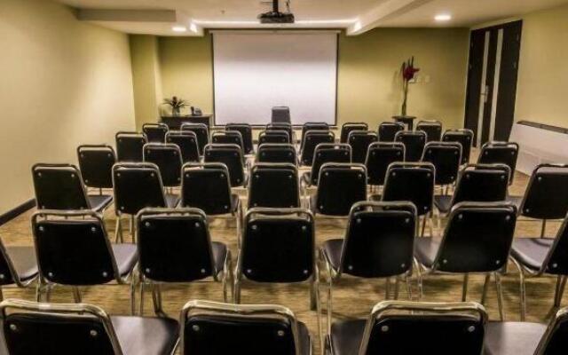 Urban Green Hotel & Suites