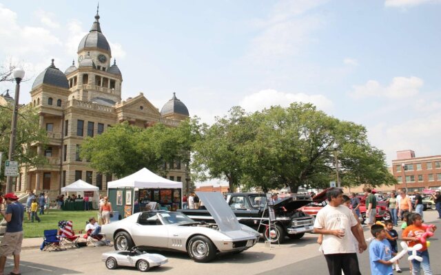 Best Western Premier Crown Chase Inn & Suites