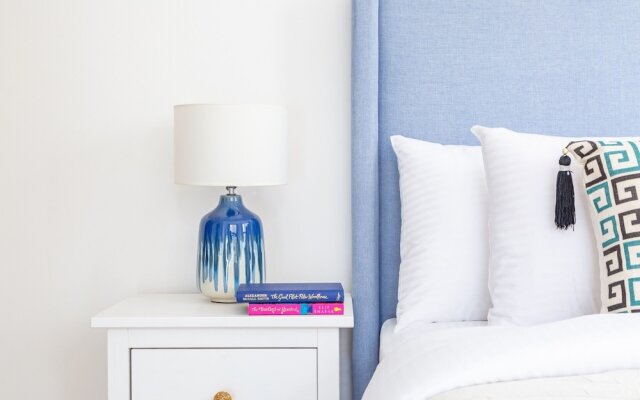 Radiant & Alluring 1BR Apartment W/ Marina Views