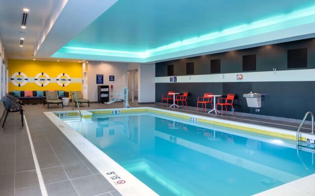 Tru by Hilton Naperville Chicago