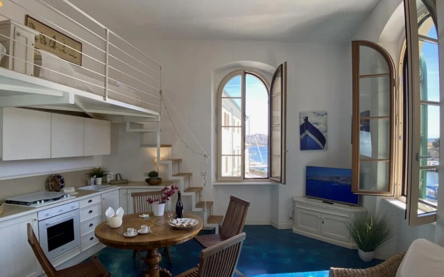 Molo Blu Apartment in La Maddalena
