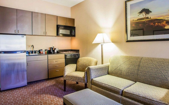 Quality Inn & Suites Peoria North