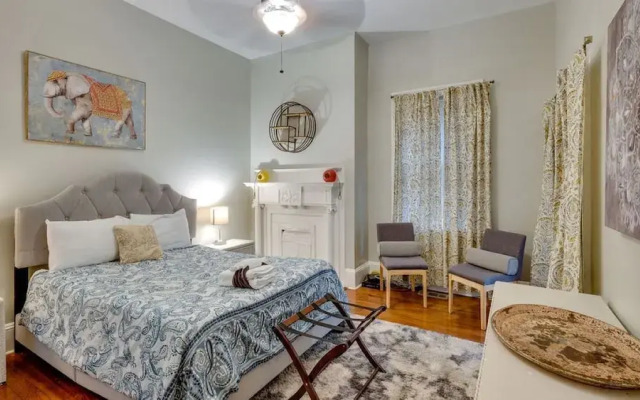 Comfortable Escape 2BR Historic Downtown