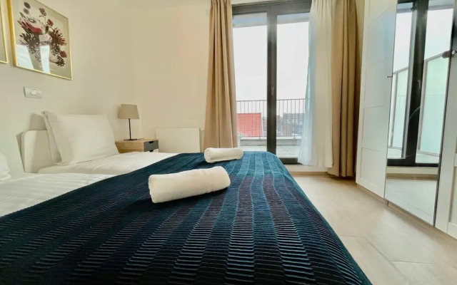 Modern 1BR Near Diamond District by Oneluxstay