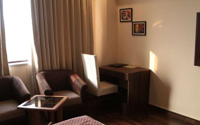 Hotel JSR Continental