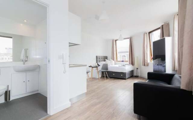 Spacious And Elegant City Centre Studio!