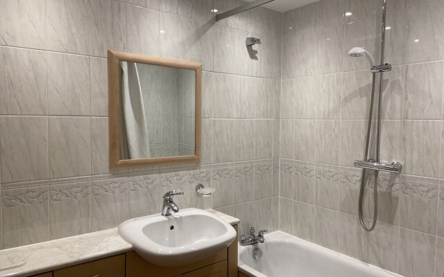 Royal Oak Apartment in Manchester Central Location